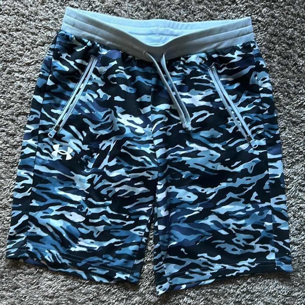 Boys large under armor camo shorts